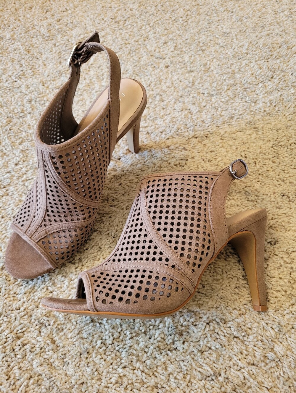 Kelly & Katie’s Taupe Peep-Toe Perforated Slingback Heels Awesome Condition 7